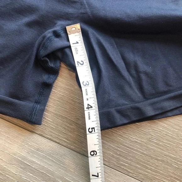 Navy Amazon High Waisted Seamless Compression Athletic Shorts Womens Size Large - Picture 5 of 9